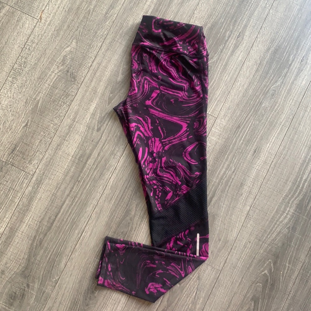Reebok-Magenta/Black Workout Leggings Full-Length Size Medium